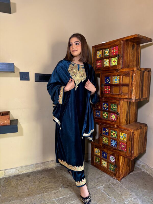 Velvet Pheran Set