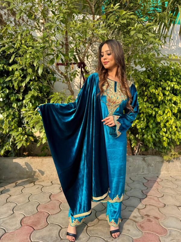 Royal Velvet Pheran Set - Image 4
