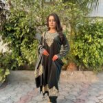 Velvet Embroidered Kurta Set - Image 2