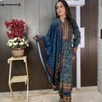 Velvet Printed Kurta Set - Image 2